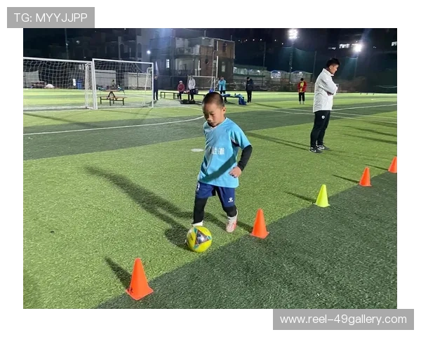 足球球星脚形状分析:不同脚型如何影响球场表现与技术特点